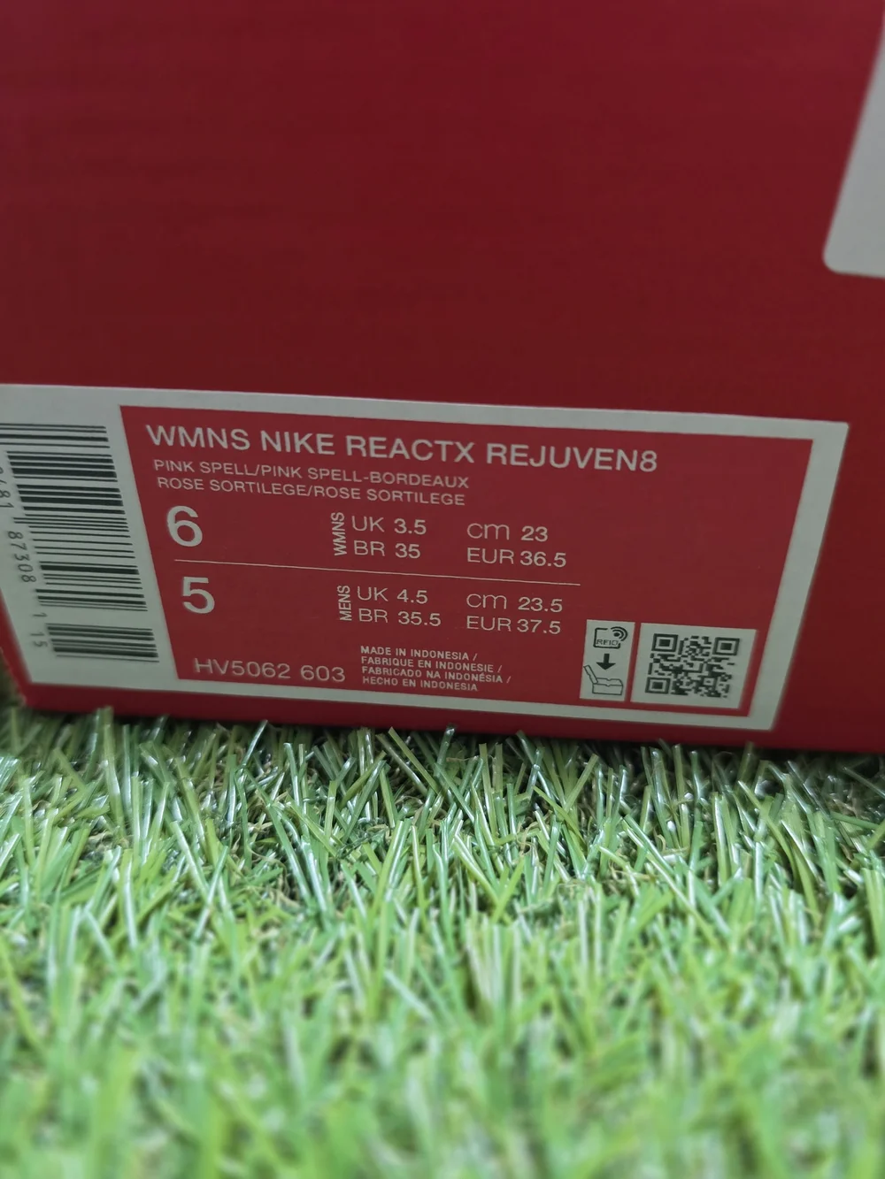 Nike lightweight slip
